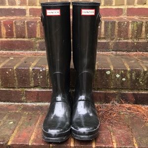 Size 9 Barely Worn Hunter Rain Boots.